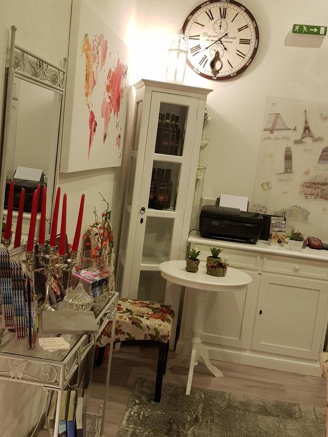 Gate Of Paradise Couette-café